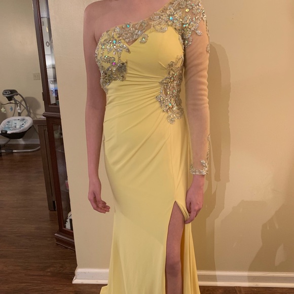 2 different yellow formal dresses - Picture 3 of 4